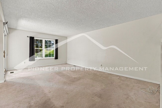 Building Photo - 2598 S Vaughn Way