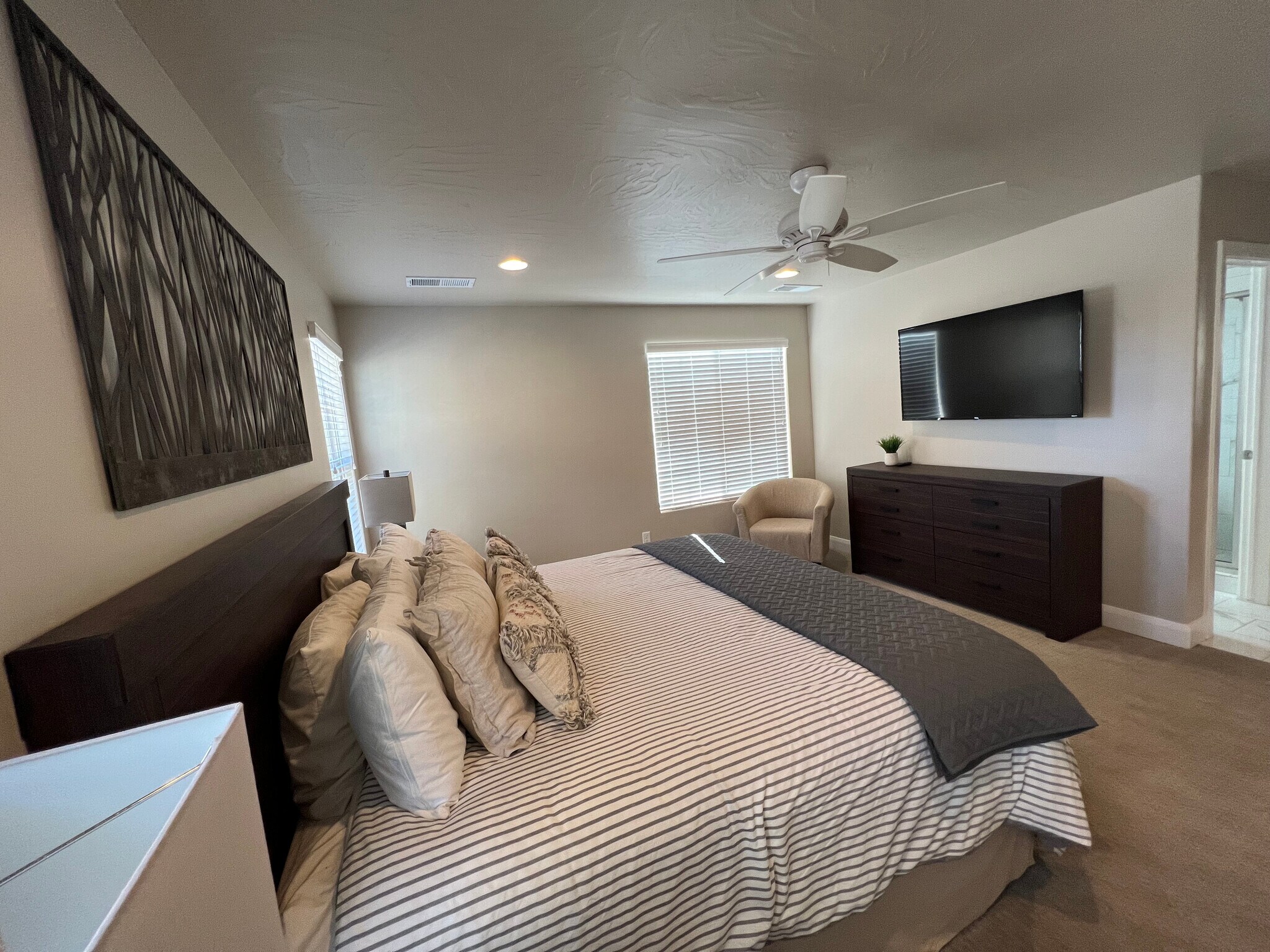 Building Photo - 1911 E Fiesta Ln