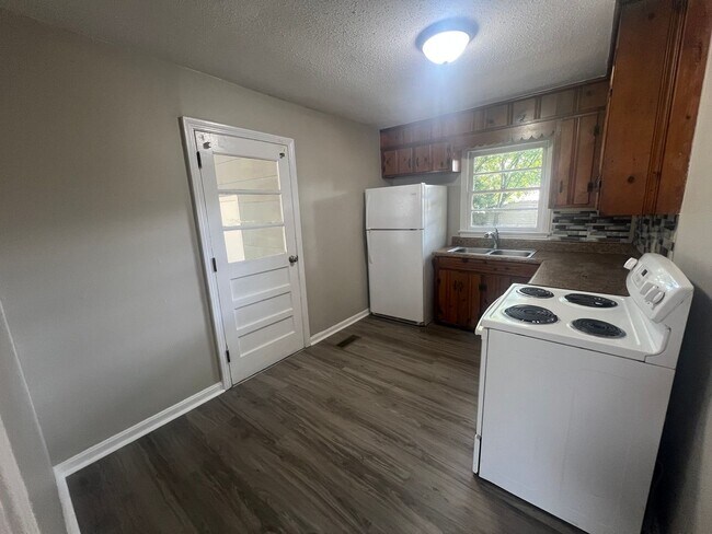 Building Photo - 3127 2nd Ave