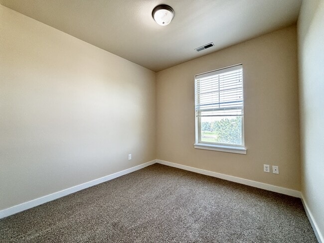 Building Photo - 8861 W Pine Valley Ln