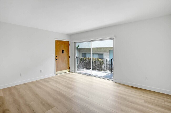 Interior Photo - 1442 Brockton