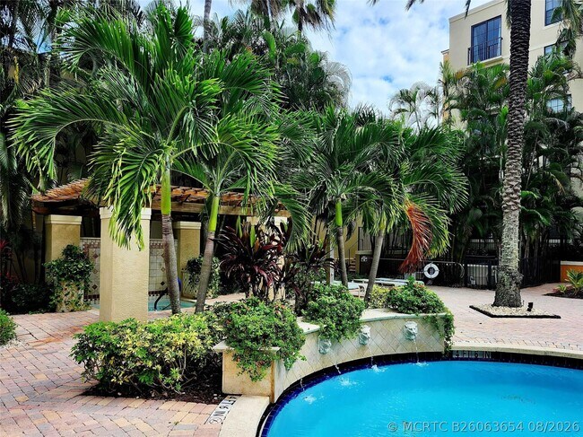 Building Photo - 720 S Sapodilla Ave