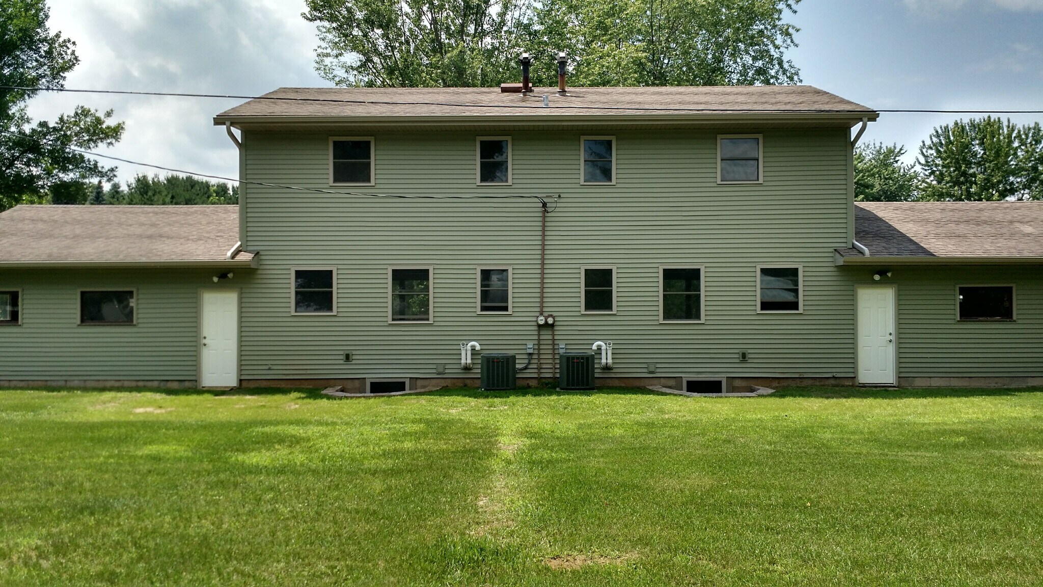 Building Photo - N2724 Duvenick Ln