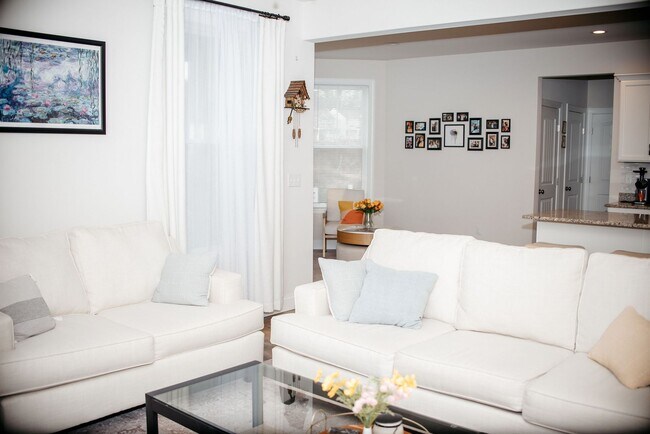 Building Photo - 220 Callie Dr