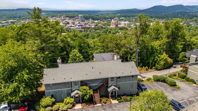 Building Photo - 2-Bedroom, 2-Bathroom Condo with Stunning Downtown Views