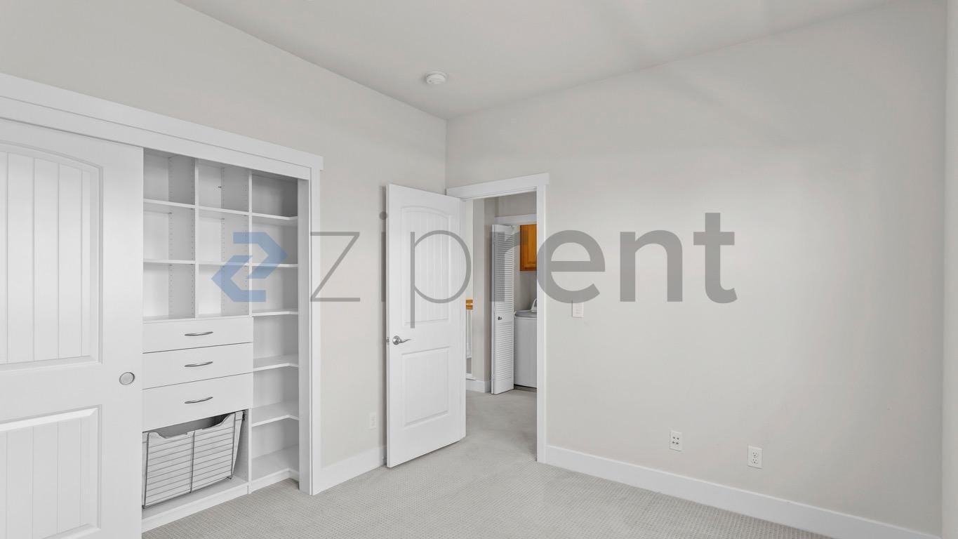 Building Photo - Unit