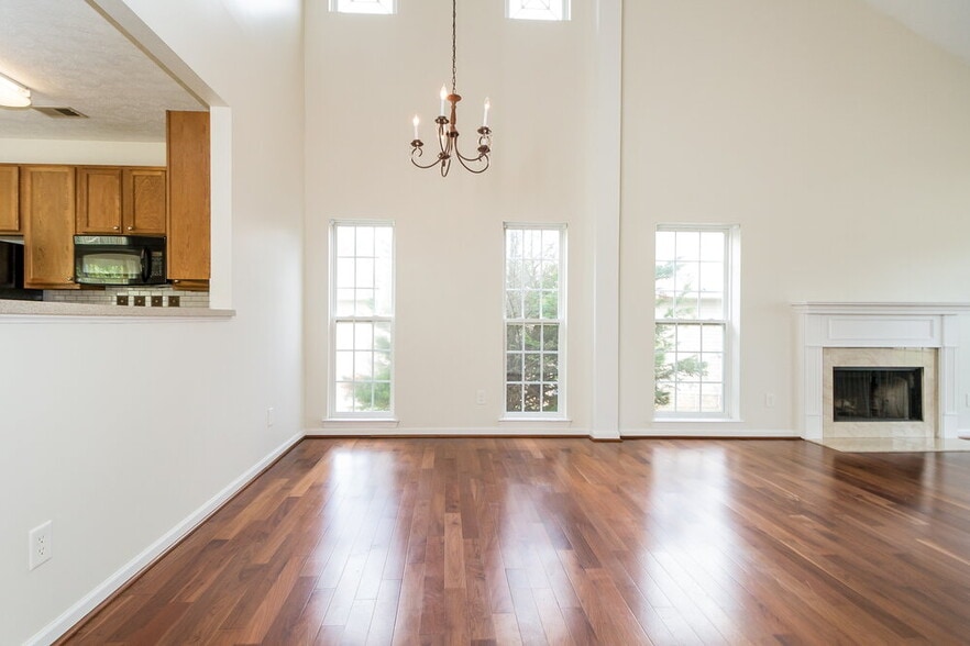 Building Photo - 413 Creekside Ln