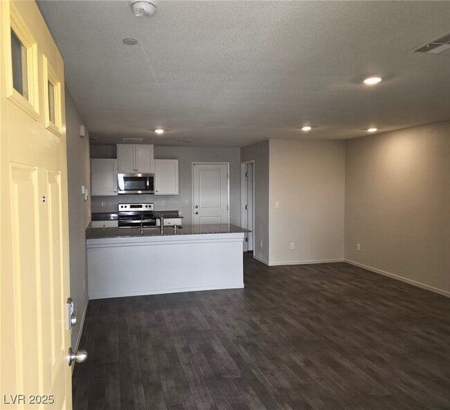 Building Photo - 1130 Scarlet Sparrow St