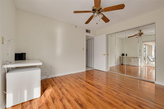 Building Photo - 7430 Sunshine Skyway Ln S