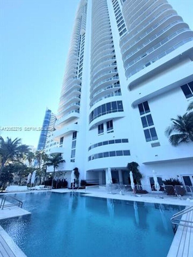 Building Photo - 6365 Collins Ave