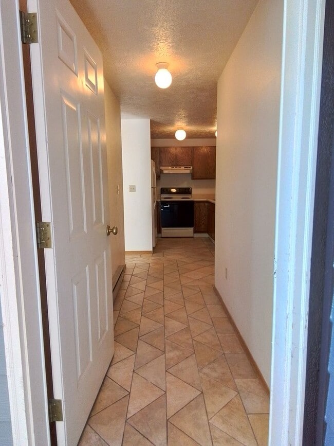 Building Photo - 719 S Church Ave