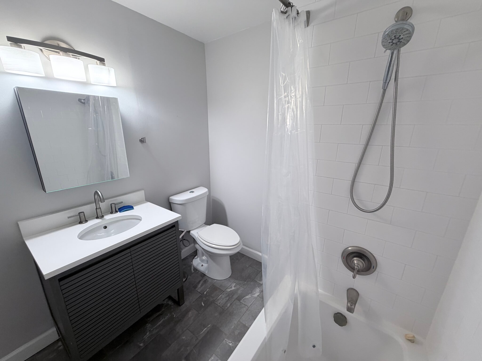 Building Photo - 6 Pleasantview Dr