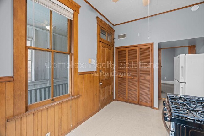 Building Photo - 1210 Lynch St