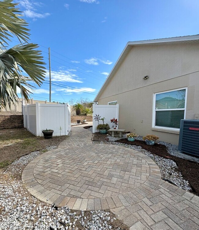 Building Photo - Beautiful 3Bed/2Bath with 2-Car Garage on a Cul-de-Sac