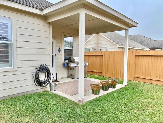 Building Photo - 17518 Stamford Oaks Dr