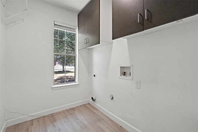 Building Photo - 613 Columbine Ave