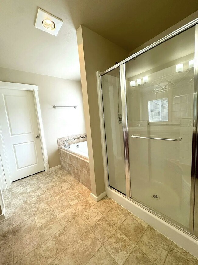 Building Photo - 1752 42nd St NE