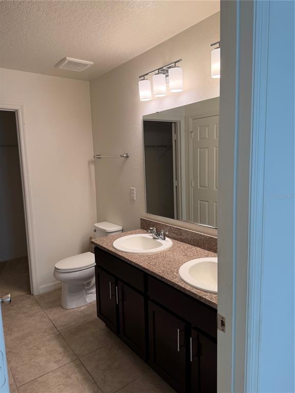 Building Photo - 275 Lake Lucerne Way