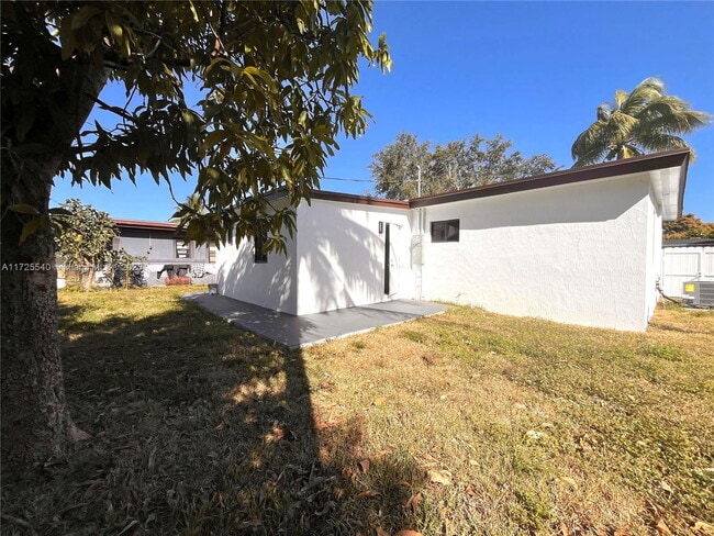 Building Photo - 1730 NW 3rd Ave