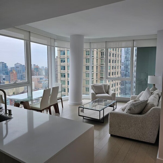 Building Photo - 1626 Broadway-SI ID1461706P