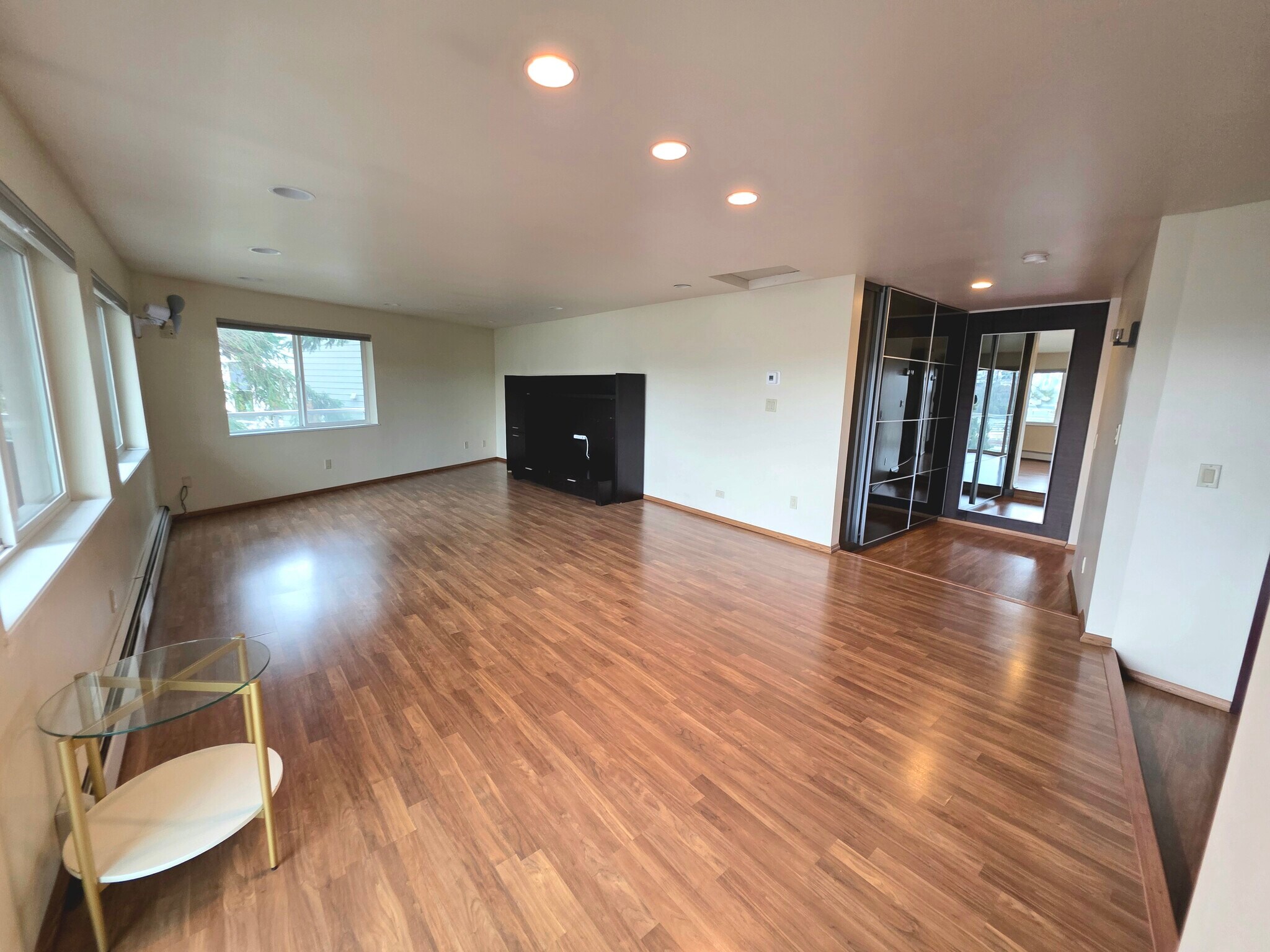 Building Photo - 2012 Thorndyke Ave W