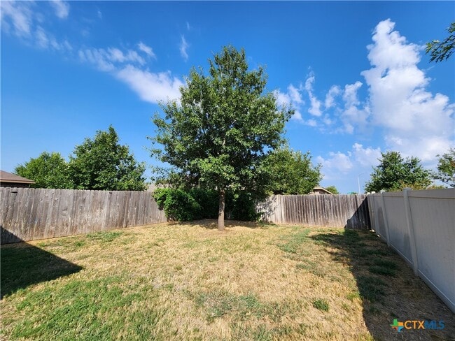 Building Photo - 501 Creekside Cir