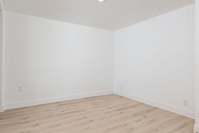 Building Photo - "Delightful 1-Bedroom Apartment in Historic Home!"