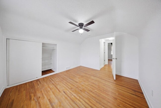 Building Photo - 1115 Kelly Ave