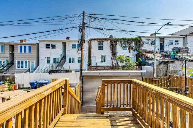 Building Photo - 1124 Owen Pl NE