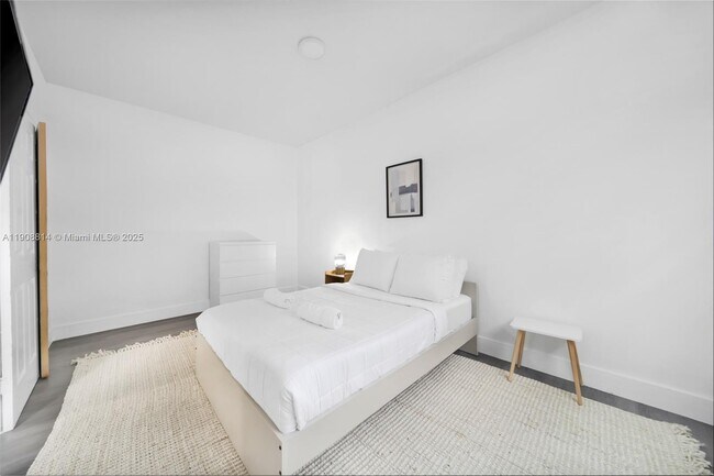 Building Photo - 1029 SW 5th St