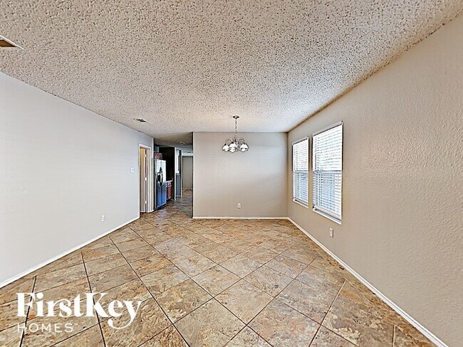 Building Photo - 553 Linacre Dr