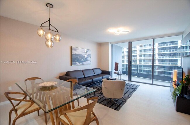 Building Photo - 1000 Brickell Plaza