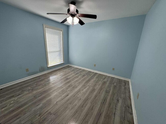 Building Photo - 6206 W Desoto St