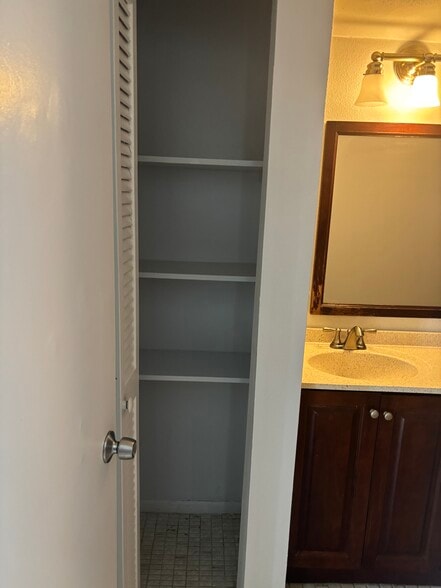 Closet - 1750 NE 191st St