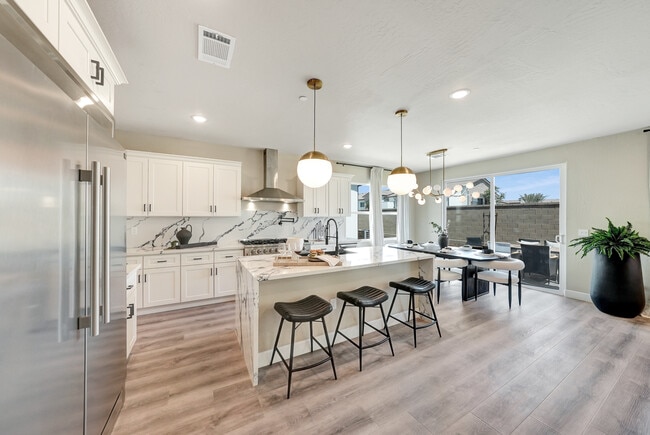 Building Photo - 131 N Un St