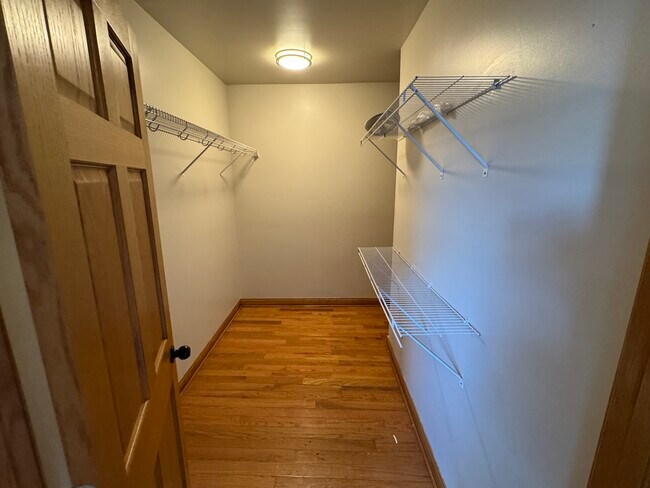 Building Photo - 605 Forsythe Ave