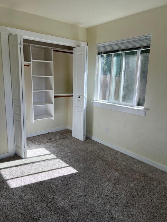 Building Photo - Coming soon! 3 bed single family home on a...