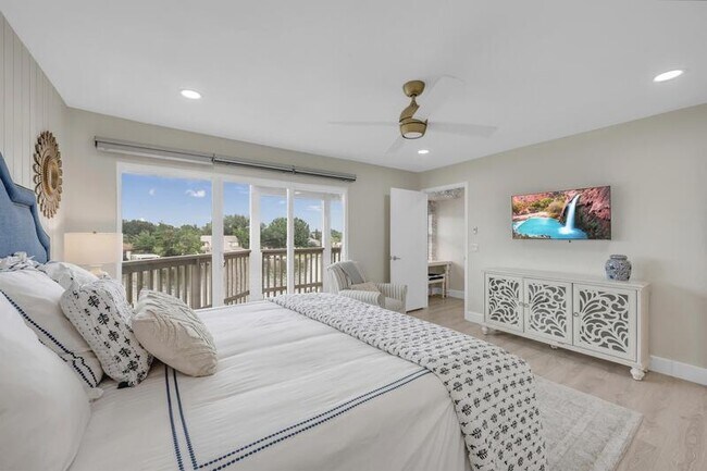 Building Photo - 604 Port