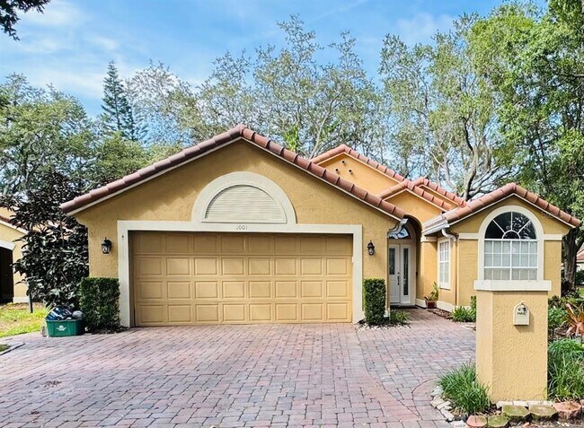 Primary Photo - 1001 E Pebble Beach Cir