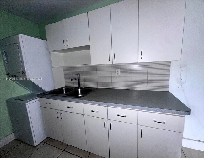 Building Photo - 7208 Fairway Dr
