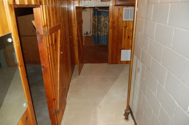 Building Photo - Solid stone ranch in south-central Lincoln!