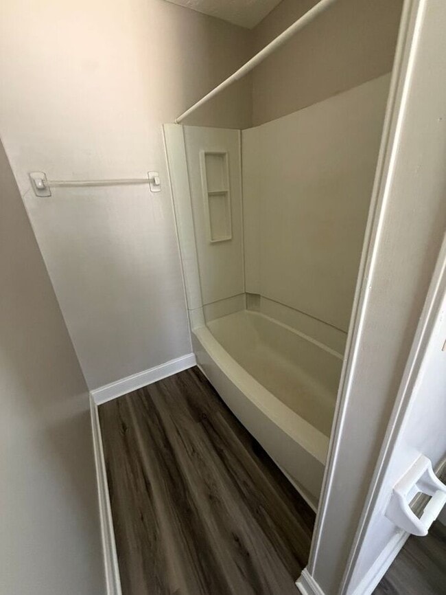 Building Photo - Cozy 3 bedroom 2 bath ranch duplex!