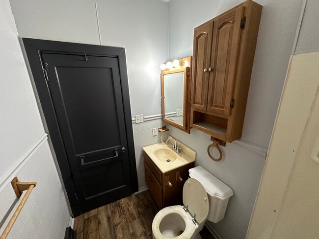 Building Photo - 939 Cunningham-