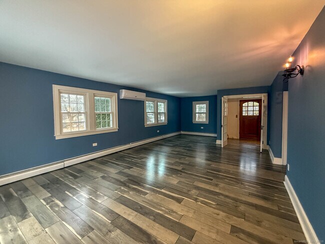 Building Photo - 2 Maple Ln