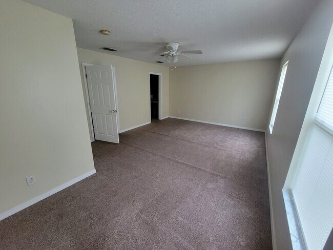 Building Photo - Silverfalls