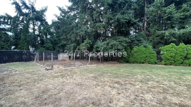 Building Photo - 3 BD | 2 BA Single-Level Home on Sprawling...