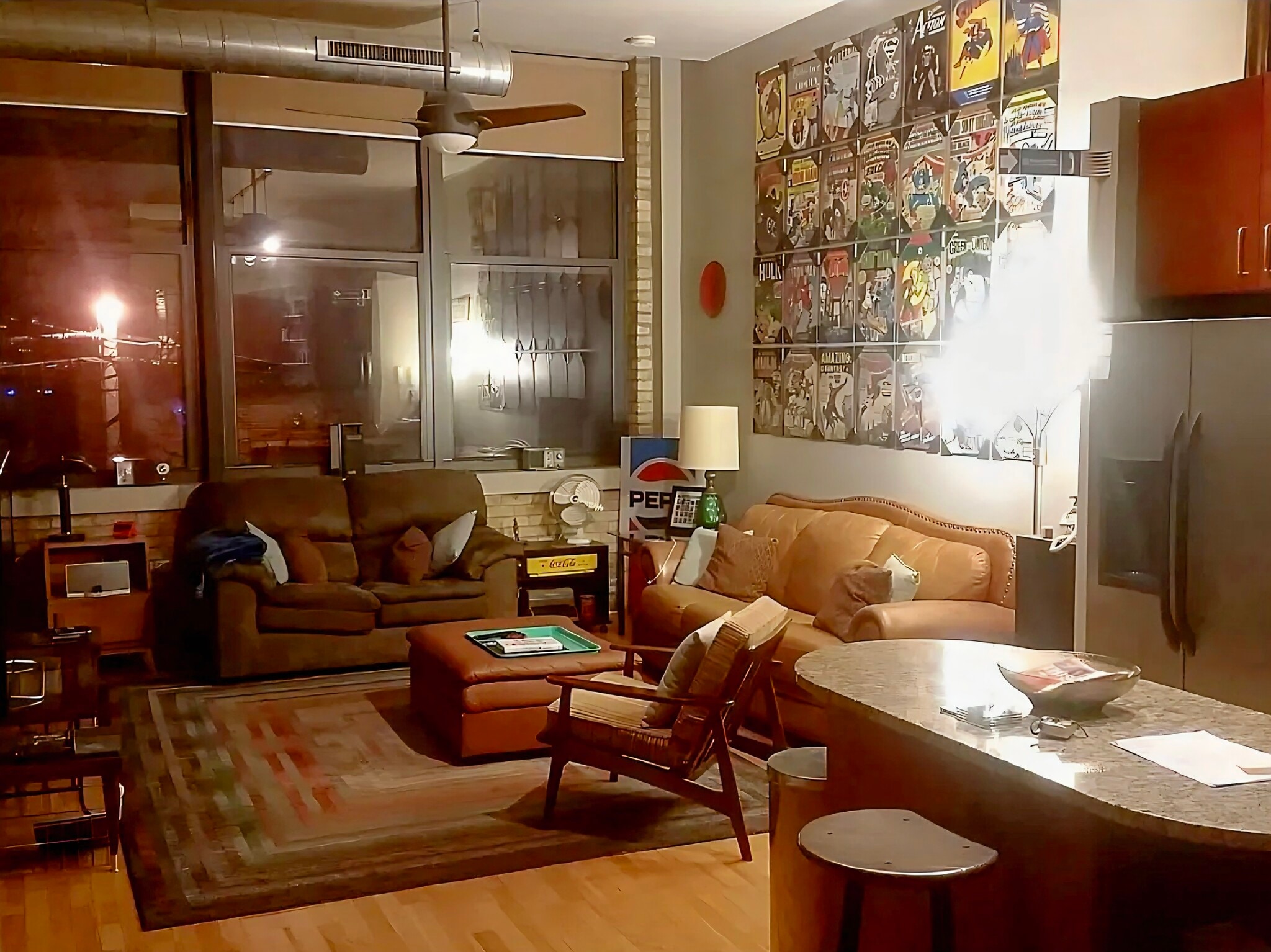 Spacious living room - 1924 N Hubbard St