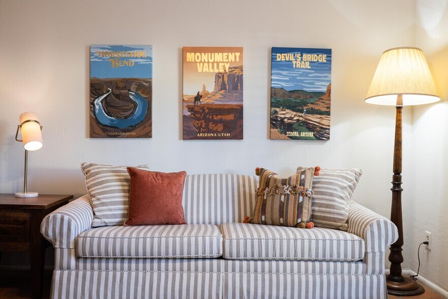 3rd bedroom - 3121 E Claremont Ave