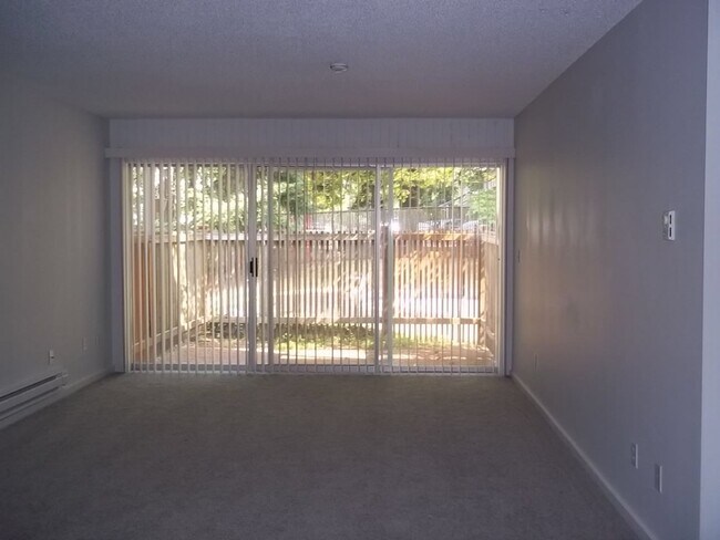 Building Photo - Ground Floor unit with a nice upgrade and small fenced Patio