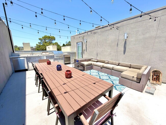 Building Photo - Furnished 3-BR/3-BA Townhouse w/ Giant Roof deck, 2-Car Garage, EV Hookup